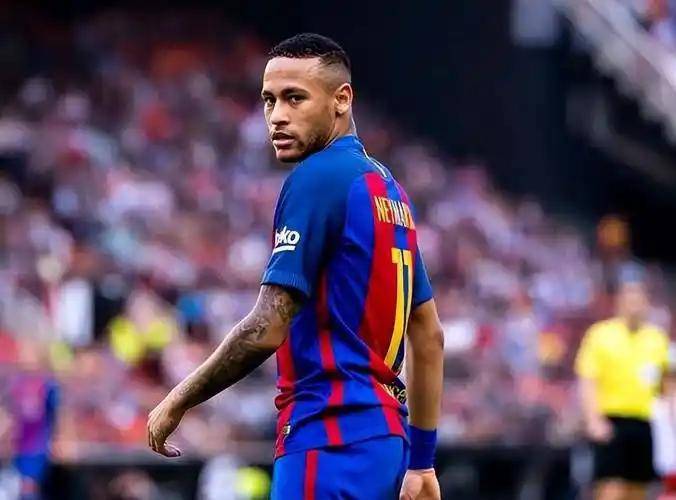 内马尔重返赛场,重要助攻首场状态出色,勇士观众沸腾!全场沸腾不已的简单介绍 内马尔重返赛场,重要助攻首场状态出色,勇士观众沸腾!全场沸腾不已的简单介绍