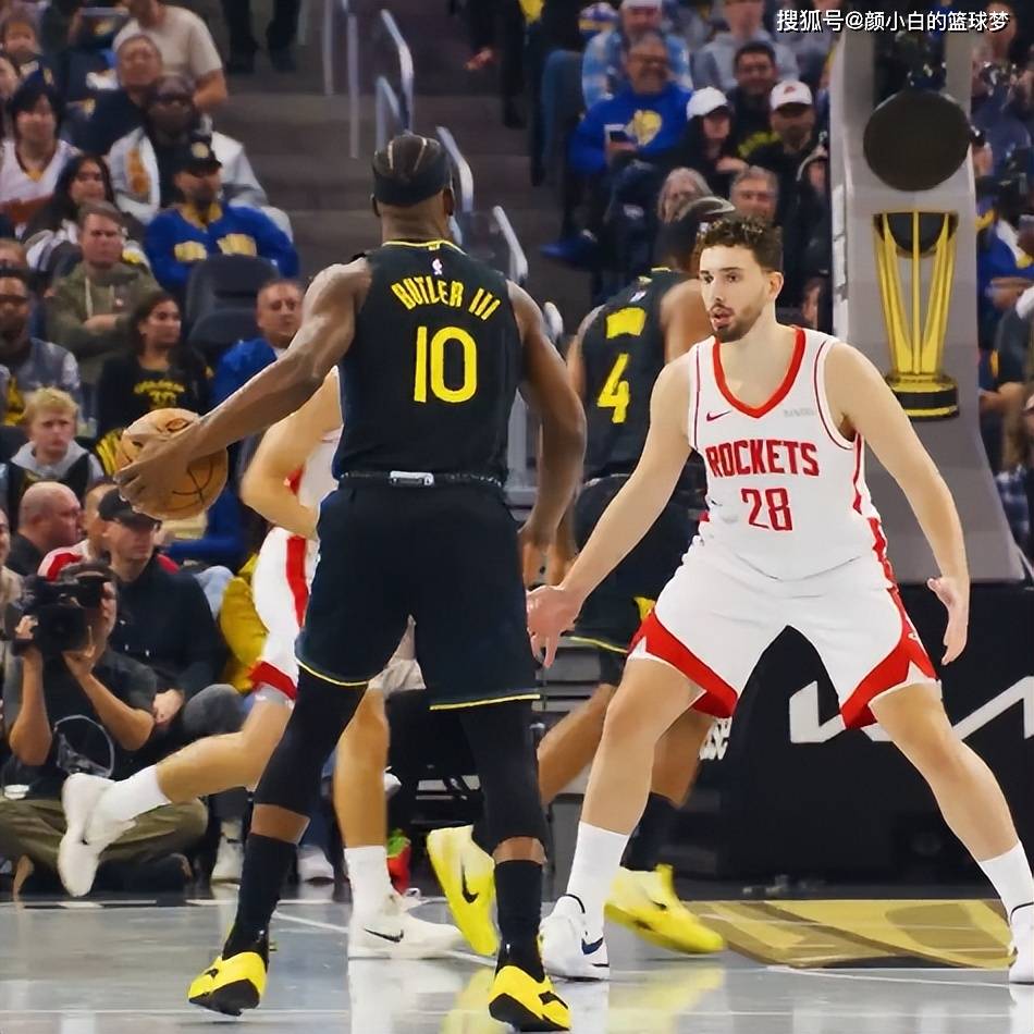 阿贾克斯训练开放日，转会期迎来里程碑引欢呼，NBA常规赛在即，更衣室氛围转暖的简单介绍